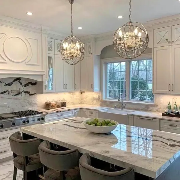 Bathroom and kitchen in white with black veins