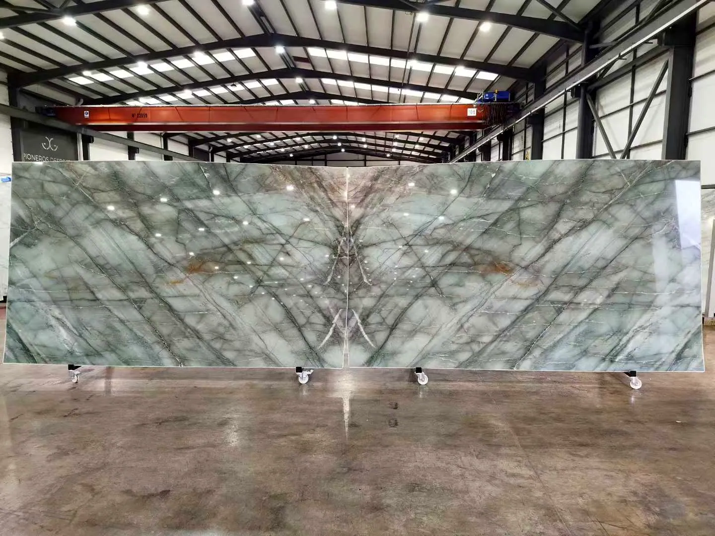 Cuarcita Calacatta Da Vinci: tabla real en nuestro almacén