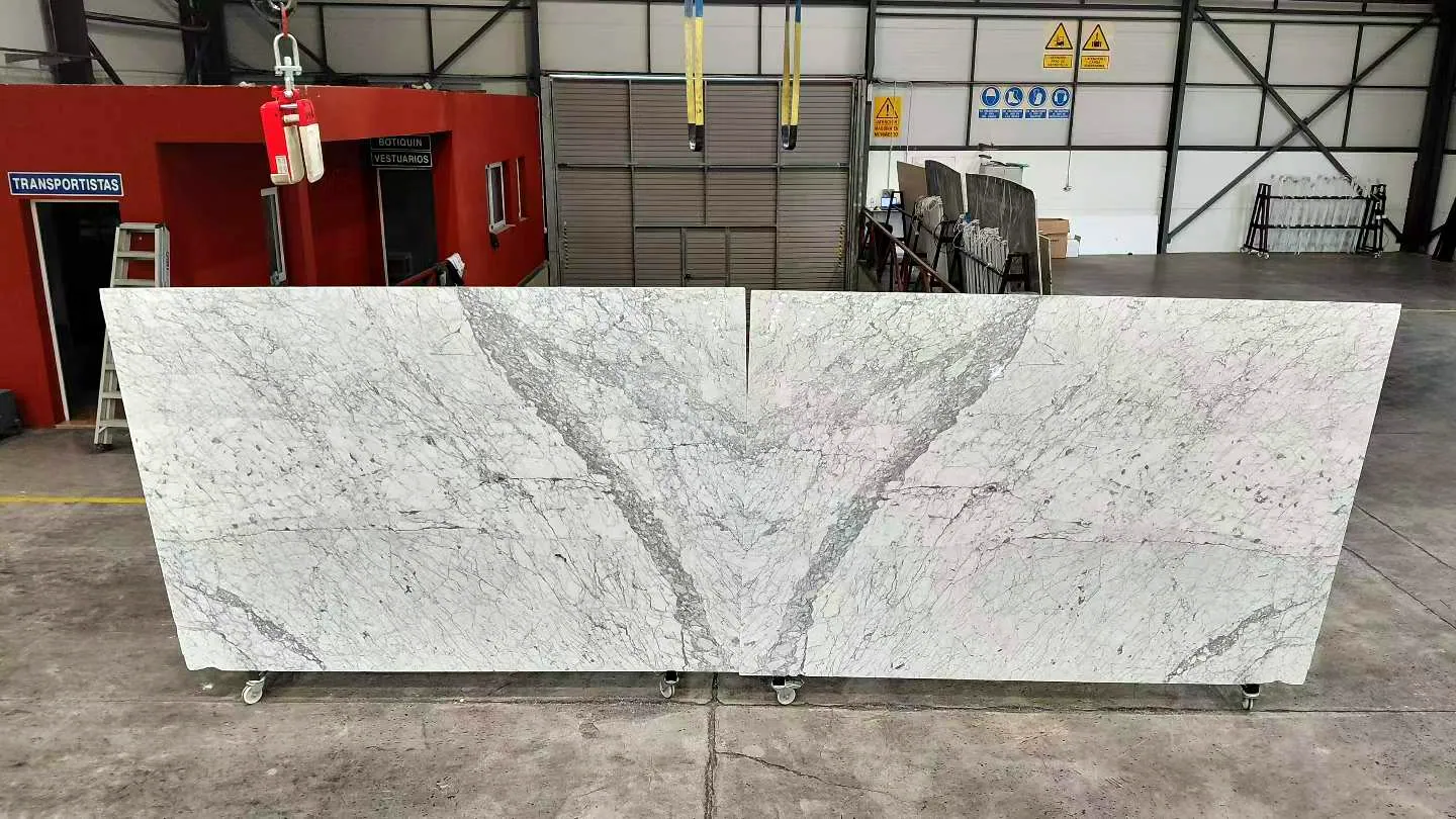 Mármol Carrara: tabla real en nuestro almacén