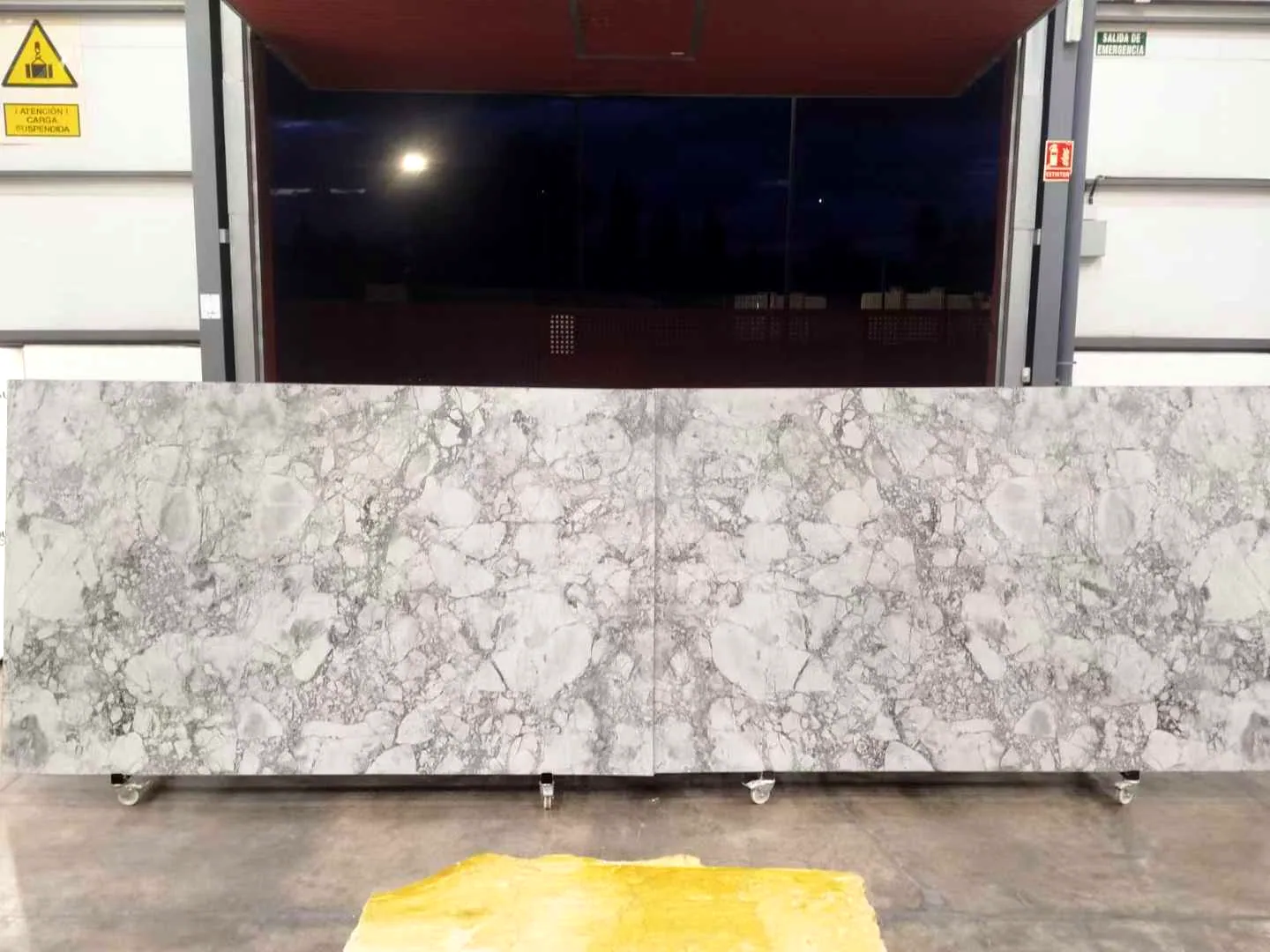 Cuarcita Super White: tabla real en nuestro almacén